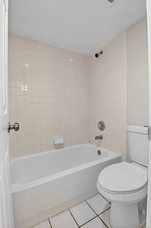 Unit D photo 21