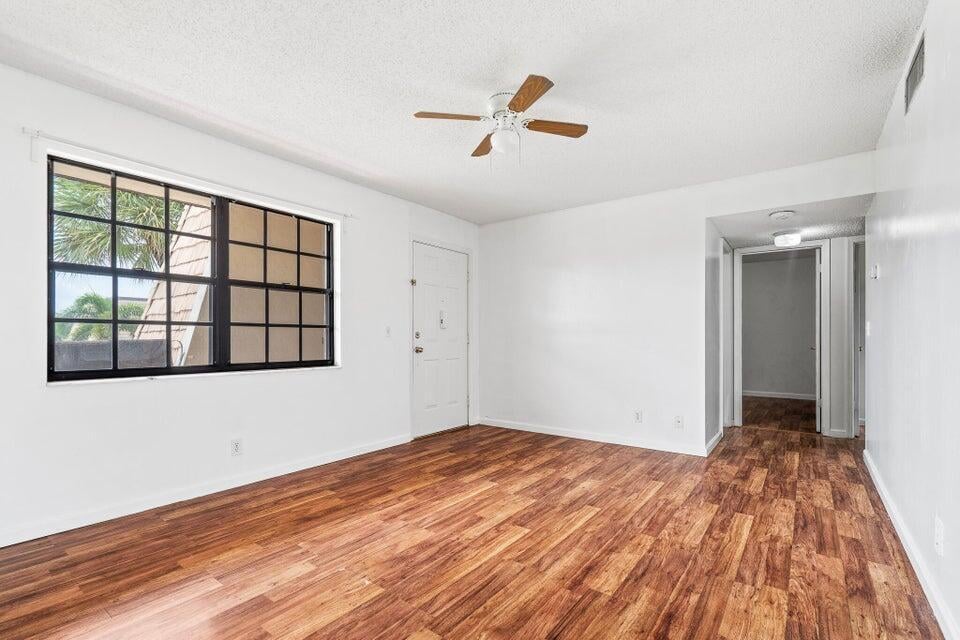 Unit 4151 photo 15