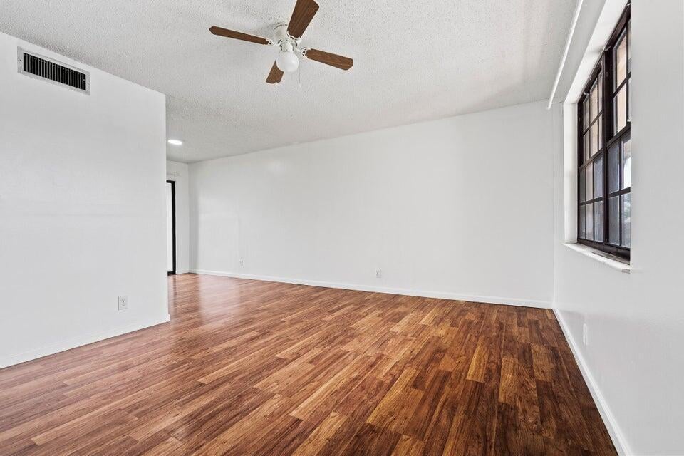 Unit 4151 photo 29