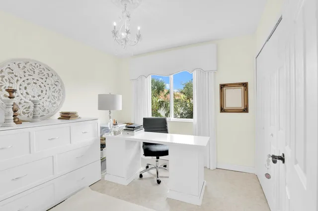 Residence photo 12