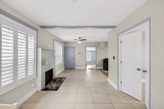 Residence photo 17