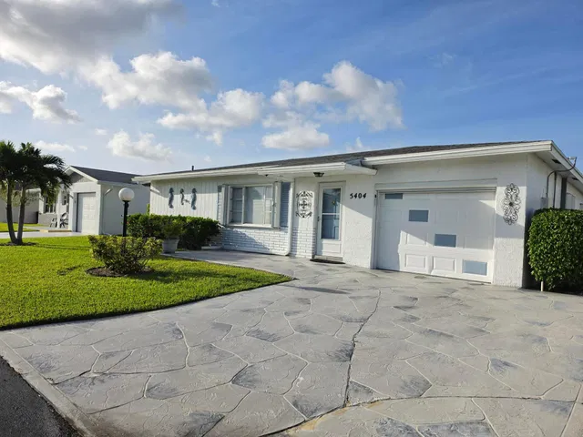 Residence photo 2