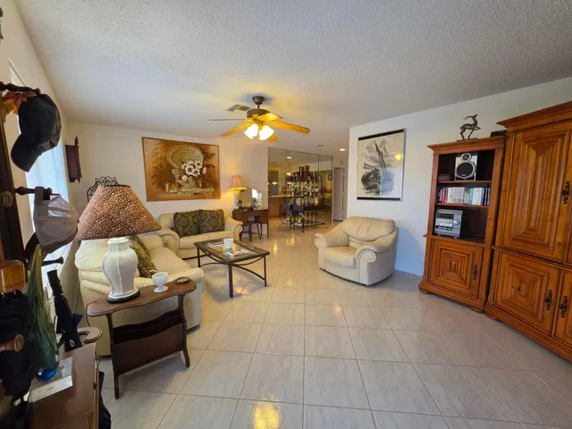 Residence photo 3