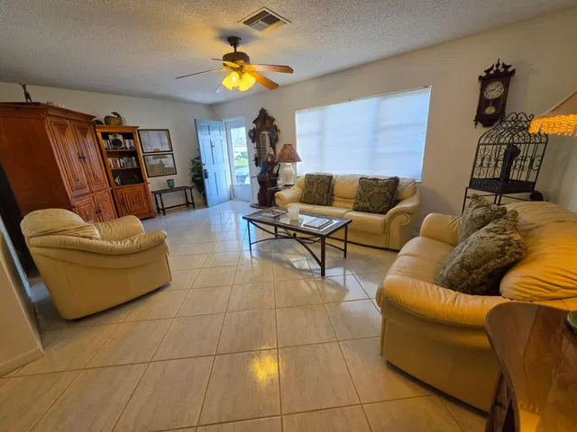 Residence photo 5