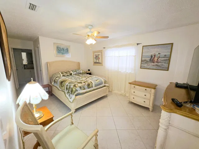 Residence photo 12