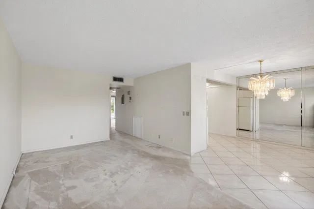 Residence photo 18