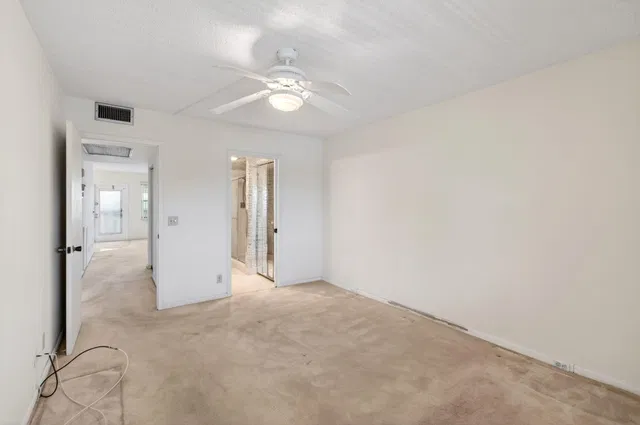 Residence photo 32