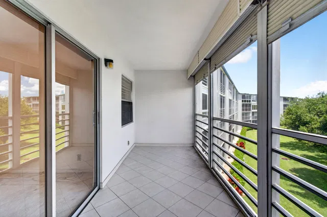 Residence photo 43