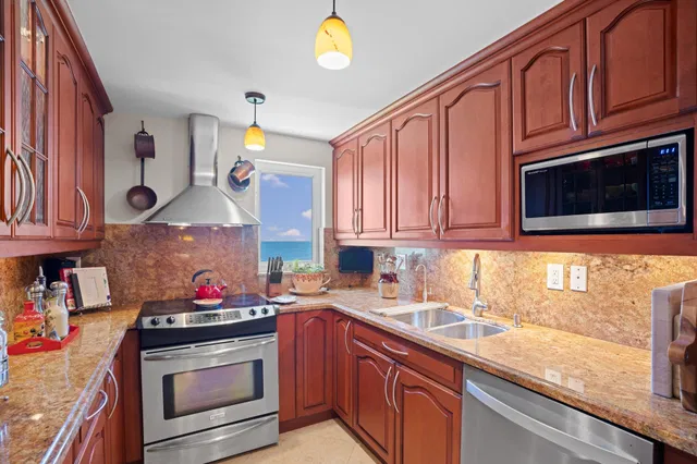  Unit 109 photo 18
