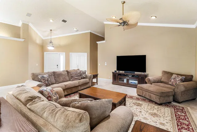 Residence photo 2