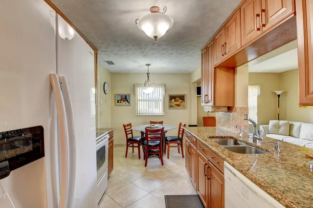 Residence photo 12
