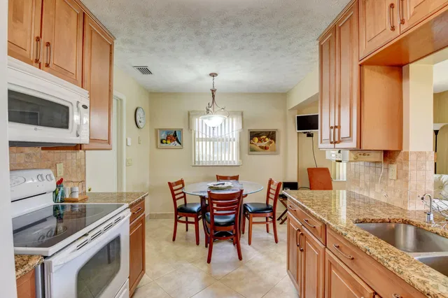 Residence photo 13
