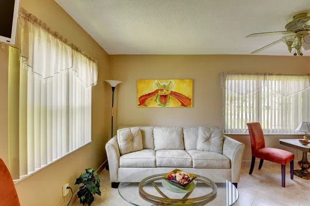 Residence photo 17