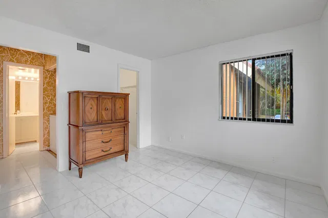 Unit 202 photo 14