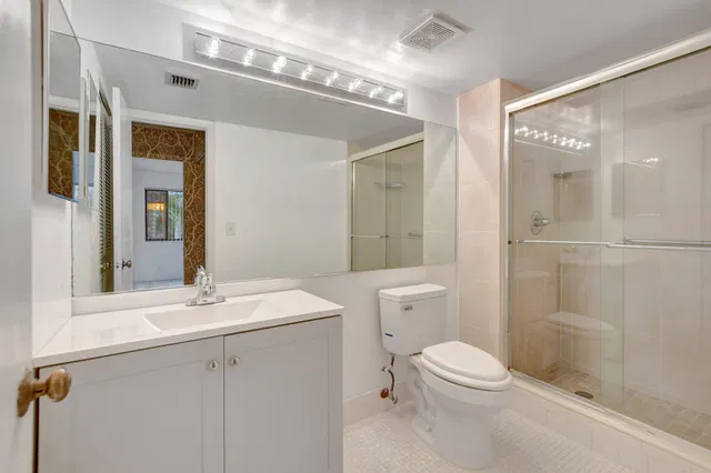 Unit 202 photo 17