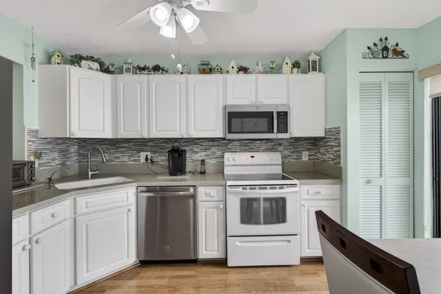  Unit 1901 photo 11