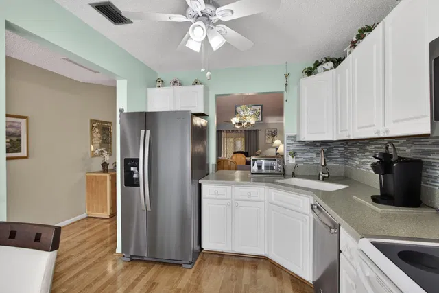  Unit 1901 photo 14