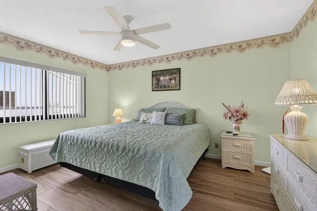 Unit 1901 photo 16