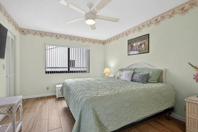  Unit 1901 photo 17