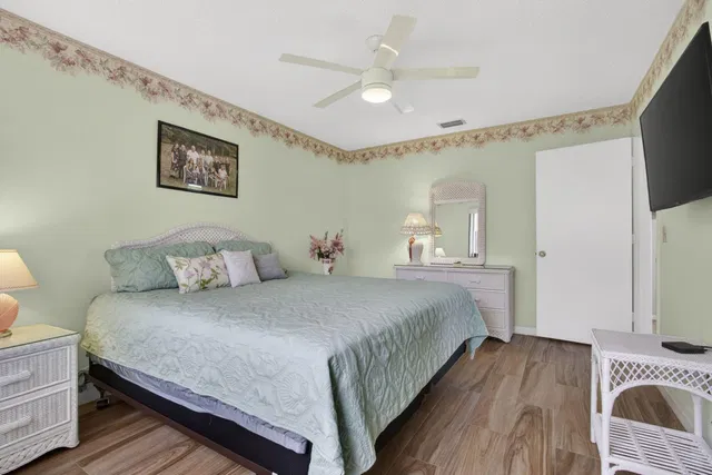  Unit 1901 photo 18