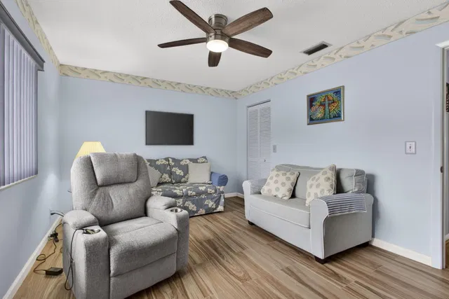  Unit 1901 photo 23