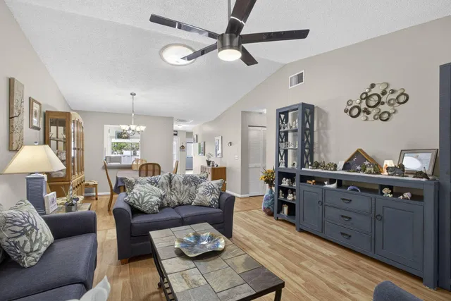  Unit 1901 photo 29