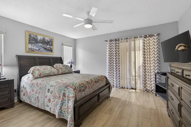  Unit 1901 photo 30