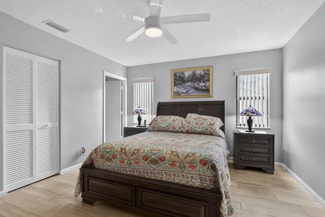  Unit 1901 photo 31