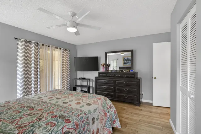  Unit 1901 photo 33