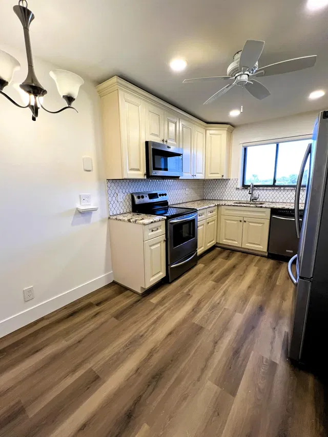 Unit 504 photo 6