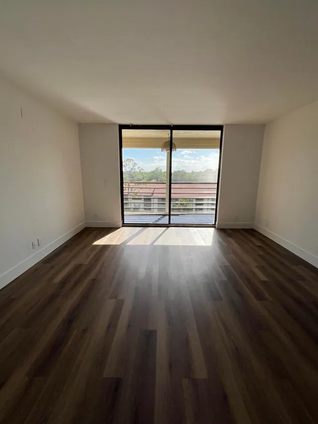 Unit 504 photo 17
