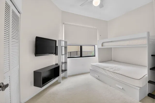 Unit 306 photo 24