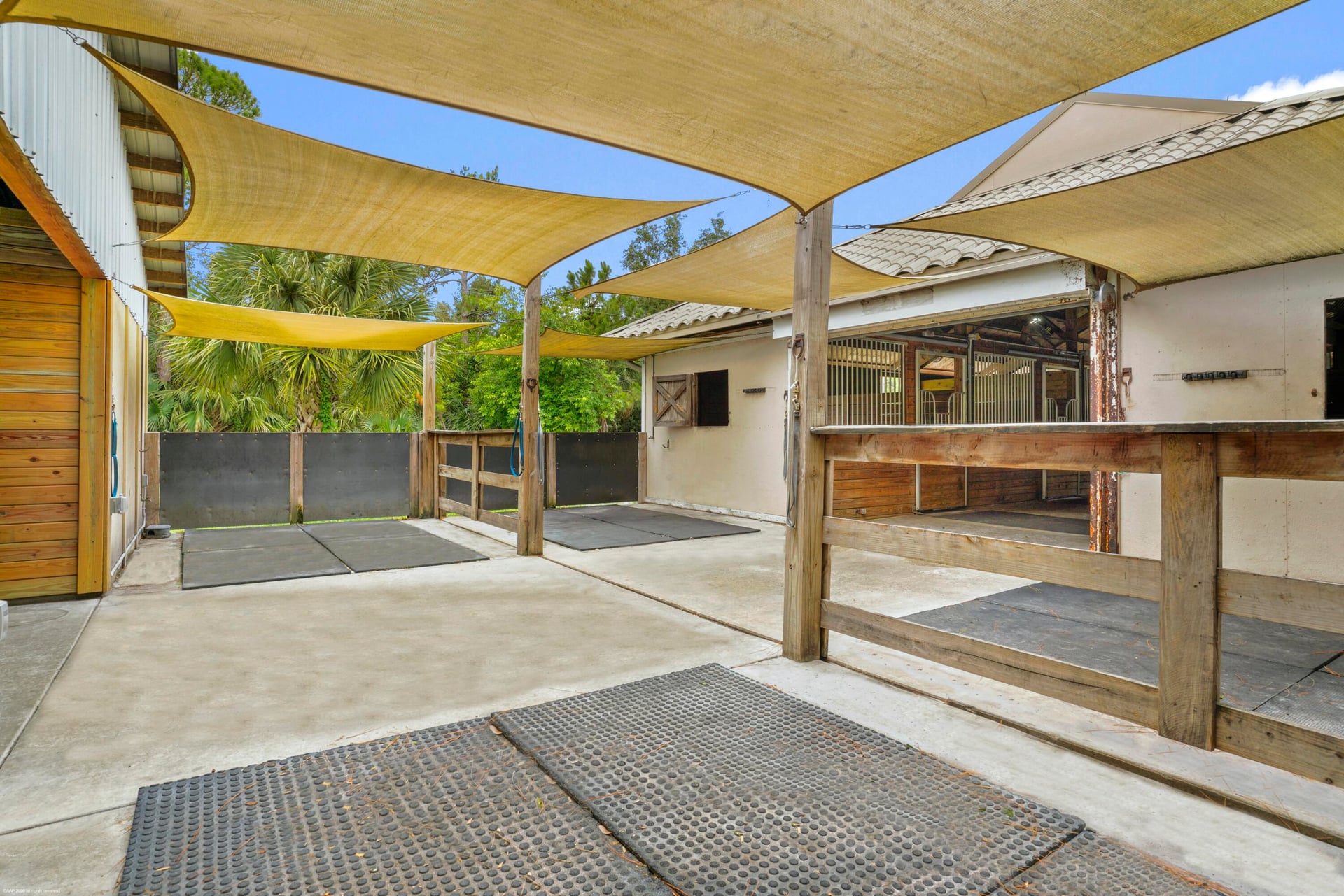  Residence photo 56
