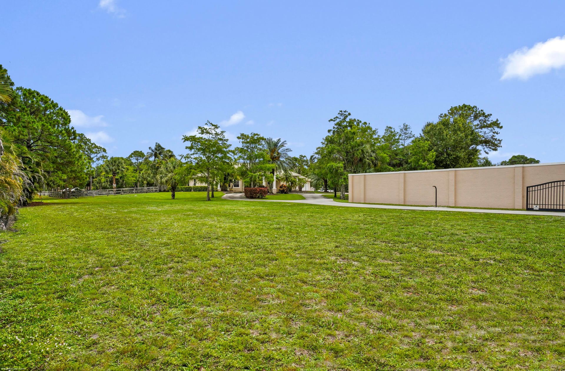  Residence photo 63