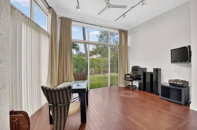Residence photo 15