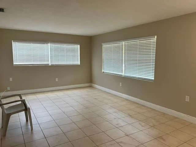 Residence photo 3