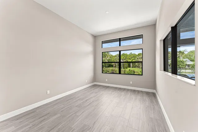 Residence photo 16