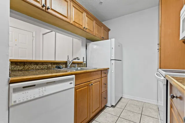 Unit 24 photo 11