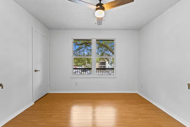 Unit 24 photo 17