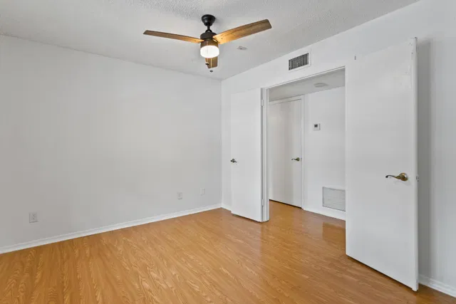 Unit 24 photo 18