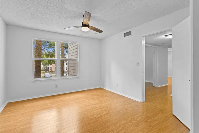 Unit 24 photo 19