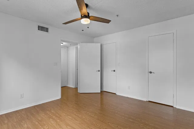 Unit 24 photo 20