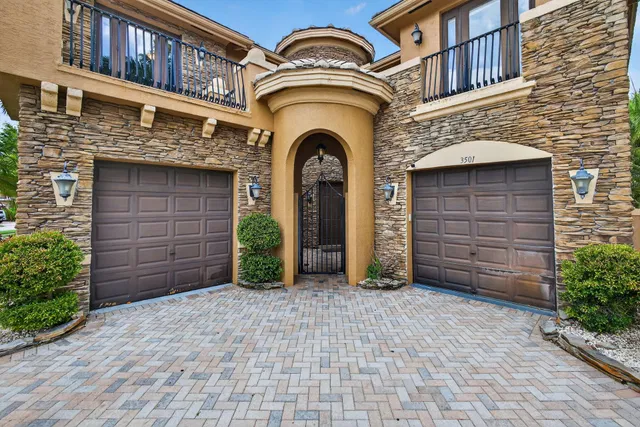 Residence photo 2