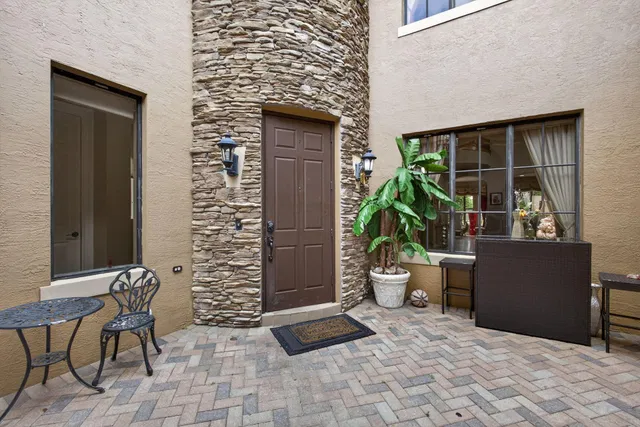 Residence photo 3