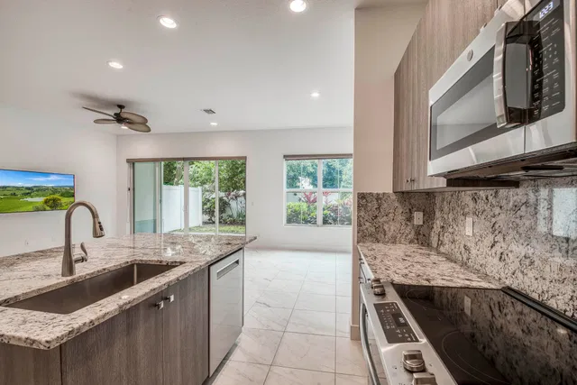 Residences at Midtown Palm Beach Gardens Residence photo 9