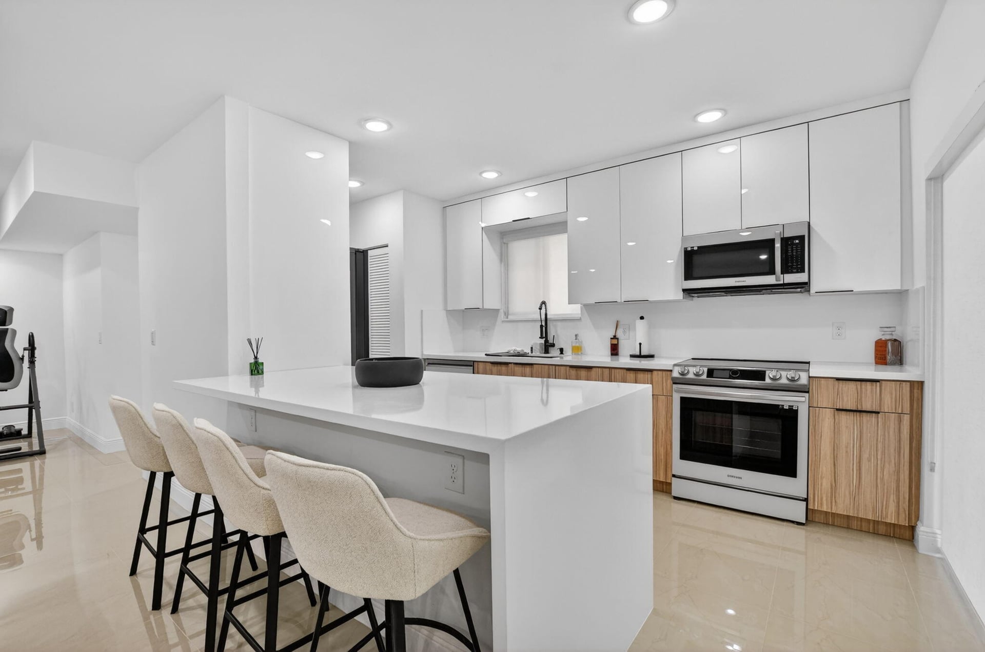 Unit E104 photo 2