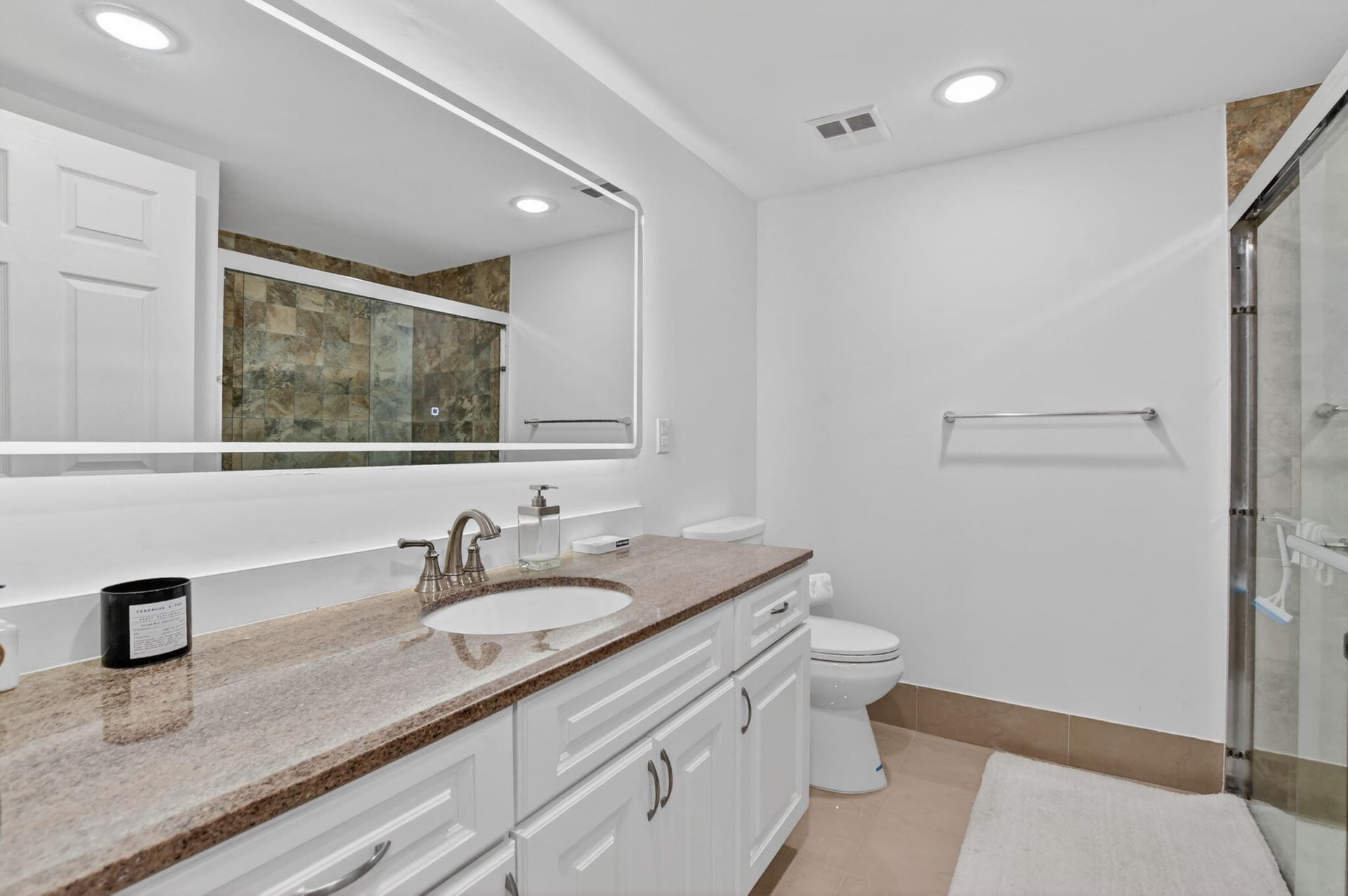 Unit E104 photo 28