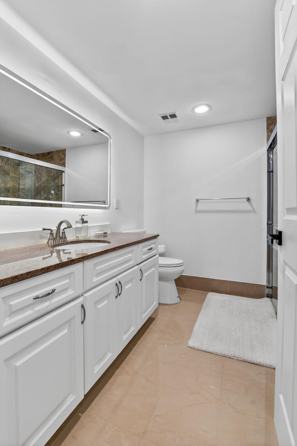 Unit E104 photo 30
