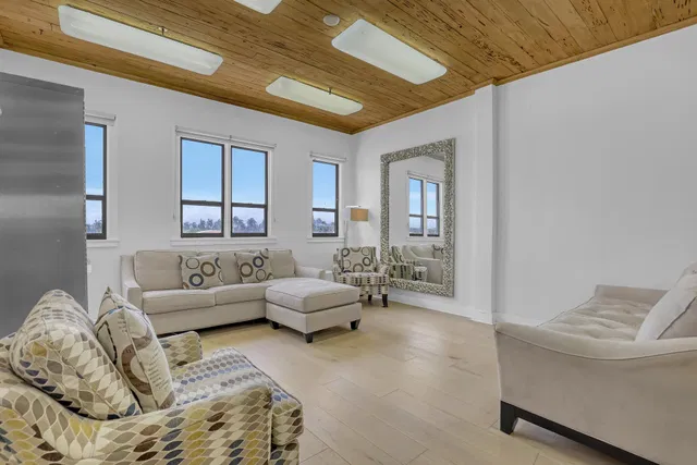  Residence photo 5