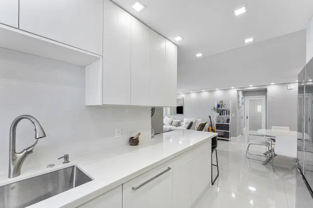 Unit 307 photo 18